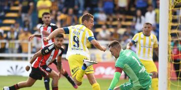 El beltranense definió de taco ante Franco Armani y así igualó la marca del "Torito".