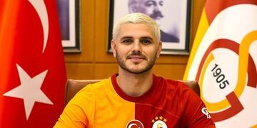 El delantero de 30 años decidió quedarse por tres temporadas más.