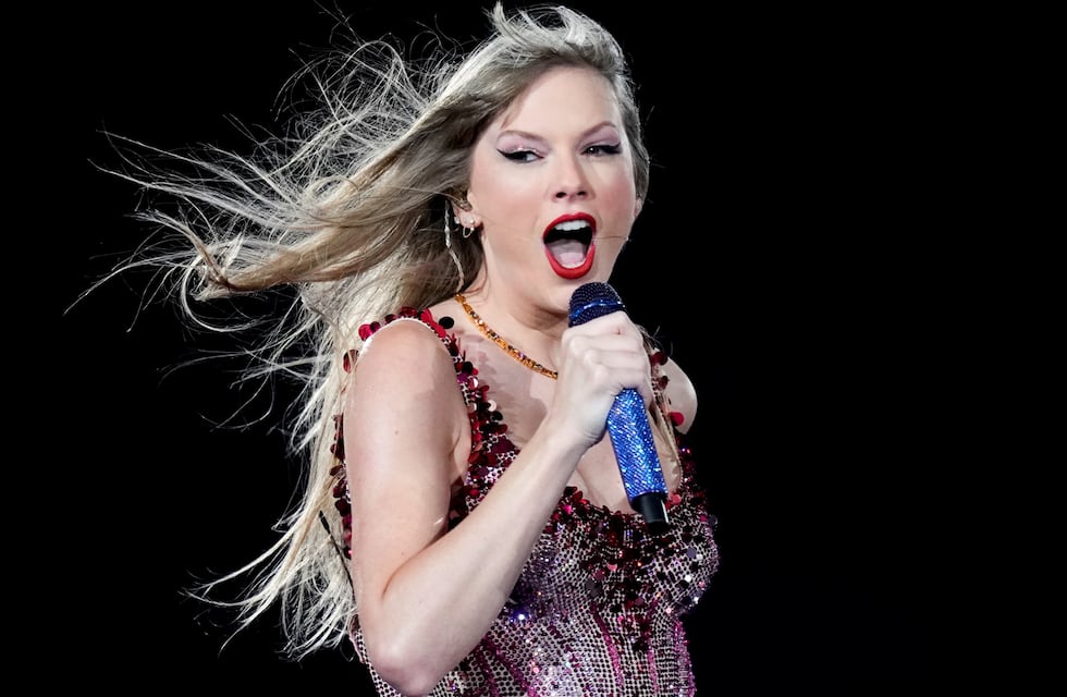 Locura por Taylor Swift: cocinó una milanesa con la cara de la cantante y se hizo viral