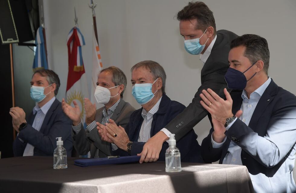 Schiaretti anuncio mas obras en la ciudad y entregó equipamiento al Hopsital Iturraspe