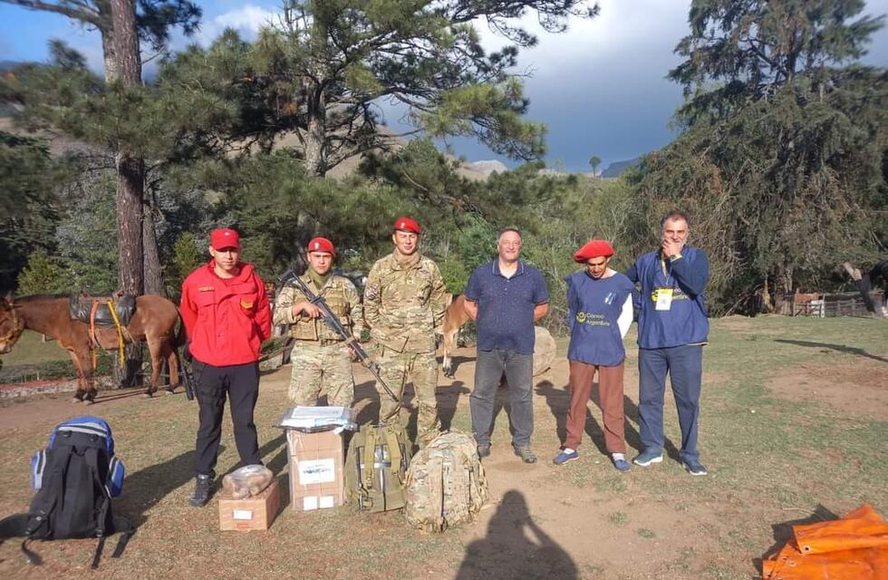 Izamiento de la bandera, himno y urnas trasladadas a caballo: así se vota en el Cerro Champaquí