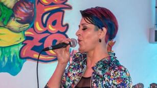 La cantante Perla Farías