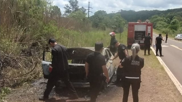 Investigan el incendio de un automóvil en Bernardo de Irigoyen.