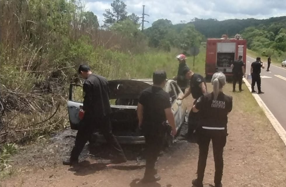 Investigan el incendio de un automóvil en Bernardo de Irigoyen