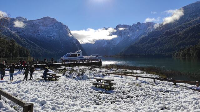 Frias, dentro del Parque Nacional Nahuel Huapi, limita con Chile.