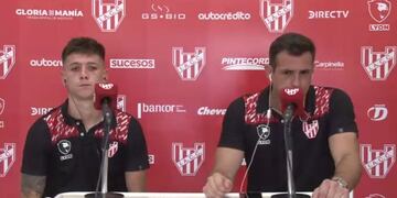 Rodrigo Garro y el Loco Carranza, intentando encontrar las explicaciones para el momento Albirrojo.