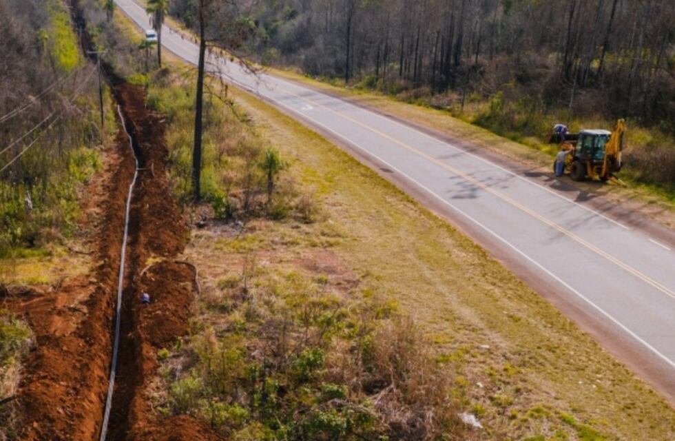 Se realizan obras de tendido de fibra óptica en Mártires-Oberá sobre la ruta provincial 103