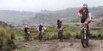 La Vuelta de las Altas Cumbres tuvo presencia de Ciclistas de Arroyito