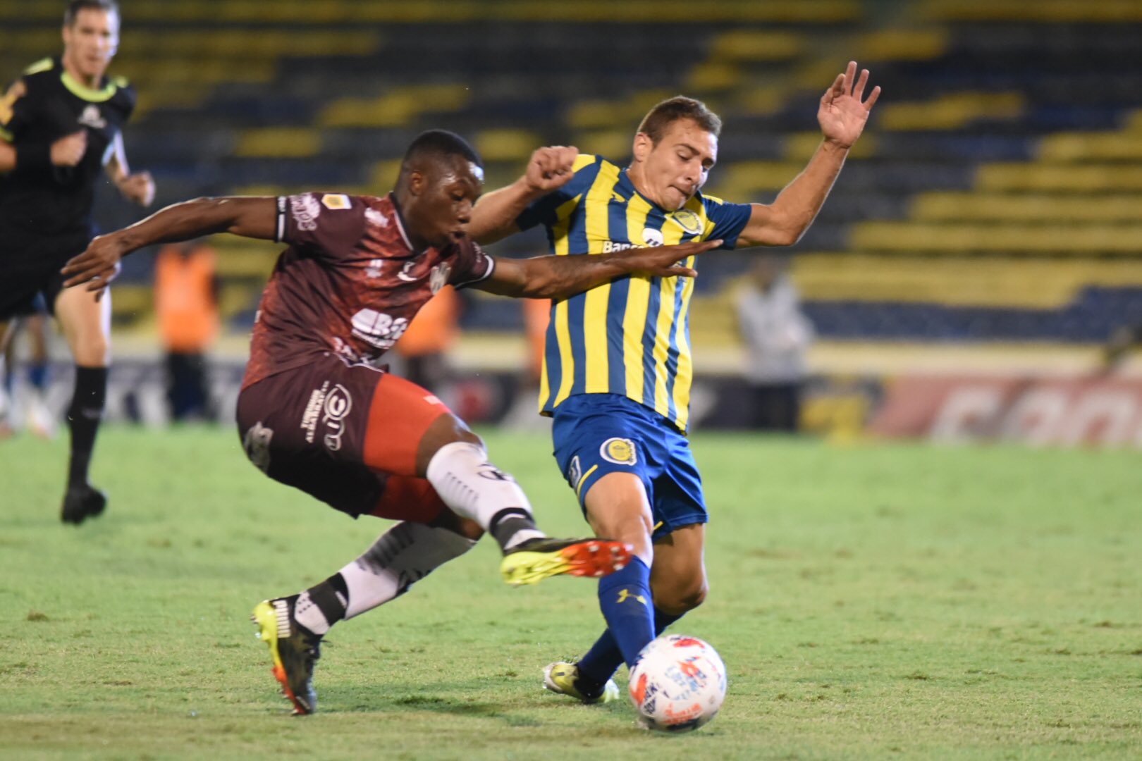 “Kily” González dijo que el empate de local fue una “derrota” para Central