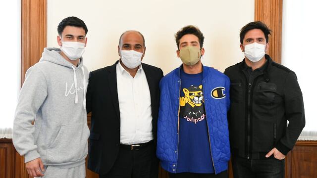 El Gobernador recibió al grupo de música pop MYA.