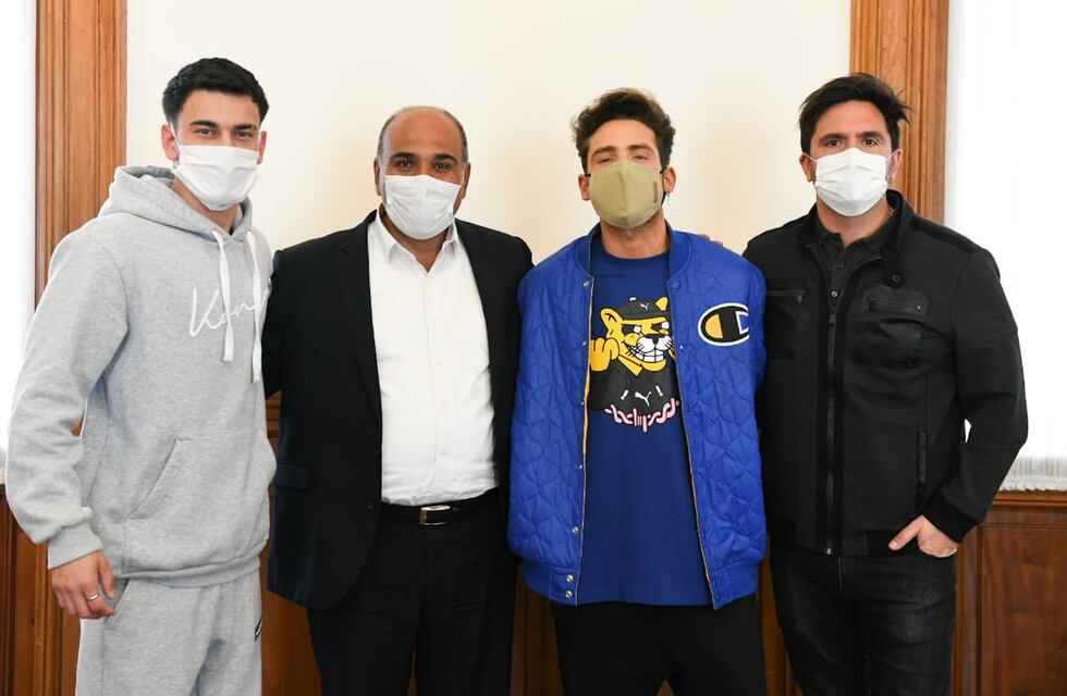 Manzur se reunió con el grupo pop MYA