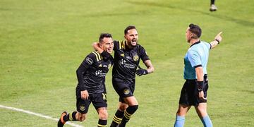 Dos soberbios tiros libres de Lucas Zelarayán para el triunfo del campeón.