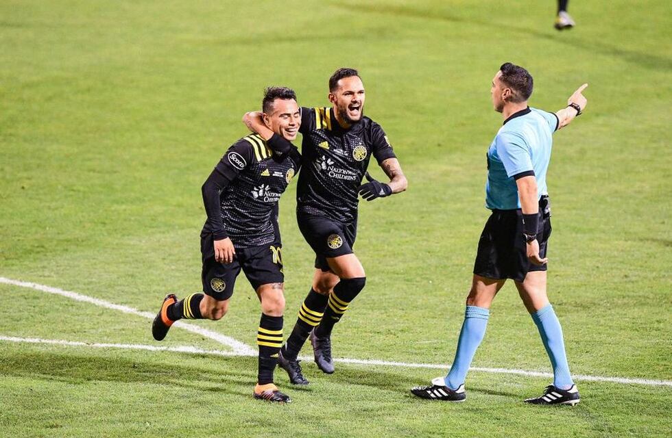 Dos golazos y loco festejo de Lucas Zelarayán en la MLS