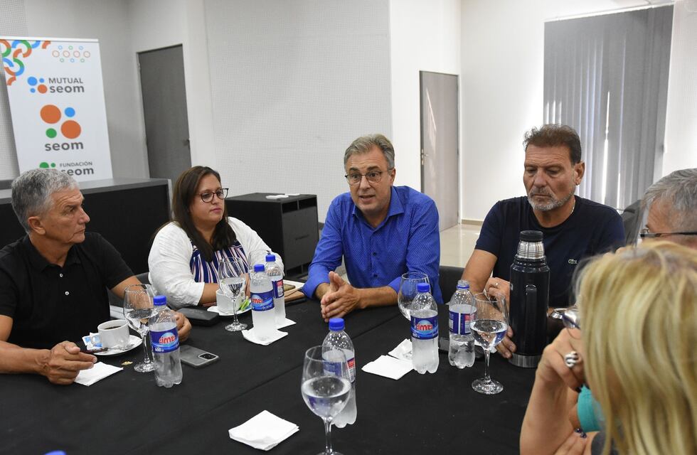 Ejecutivo y el SEOM acordaron un plan de mejoras en las condiciones de trabajo de los municipales