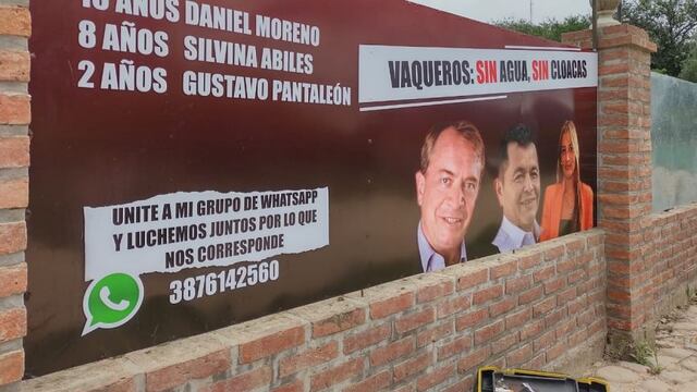 Vecinos escracharon a políticos por falta de agua y cloacas.