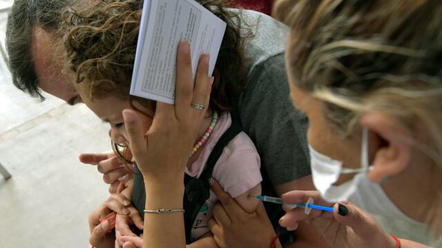 El esquema de vacunación en niños de entre 3 y 11 años en el marco del Plan Estratégico de Vacunación contra la COVID-19 que despliega el Gobierno Nacional, comenzó antes que en China. Foto: Los Andes/Orlando Pelichotti