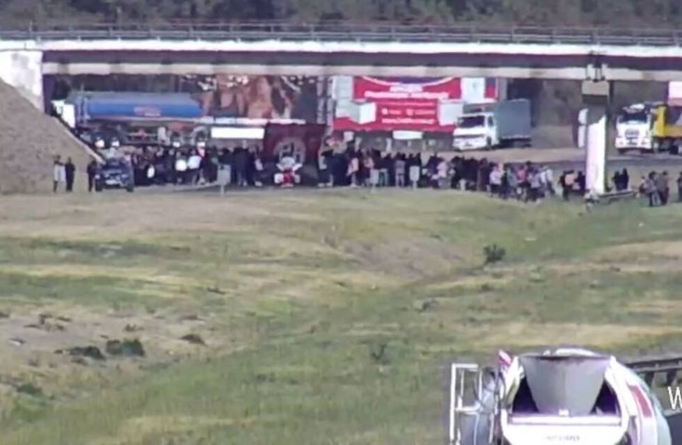 Cortaron el tránsito sobre Autopista Rosario-Córdoba por una protesta