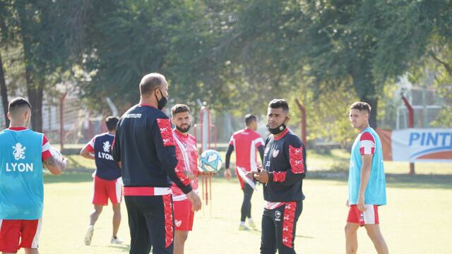 Claudio Sarría apunta a ser más que interino en Instituto (Leandro Gómez / Prensa IACC).