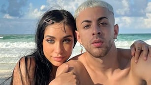 María Becerra y Rei tuvieron una romántica escapada de fin de año: paseo en lancha, comida rica y besos al atardecer