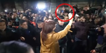 Un nuevo video muestra a Fernando Sabag Montiel frente a la casa de Cristina Kirchner días antes del atentado. Foto: Captura de video