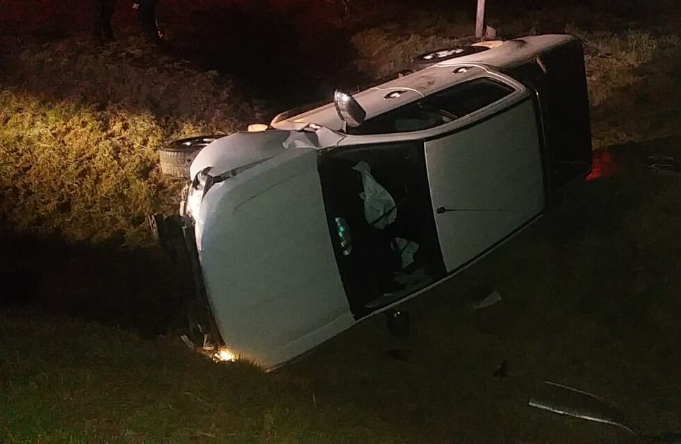 Fin de semana largo en Tandil: volcó una familia a bordo de su camioneta y tres niños están internados