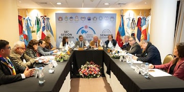 La ciudad de San Fernando del Valle de Catamarca fue sede de una nueva reunión de la Mesa Ejecutiva del Parlamento del Norte Grande Argentino, con el objetivo de avanzar en una agenda común en materia de desarrollo, integración regional y federalismo.