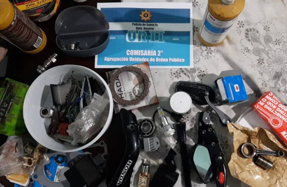 Secuestran motos robadas y droga y detienen a cuatro personas