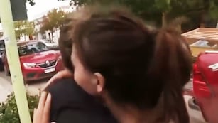 Emotivo abrazo en Bahía Blanca.