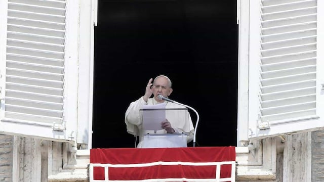 El papa Francisco invitó a rezar por "los que sufren".