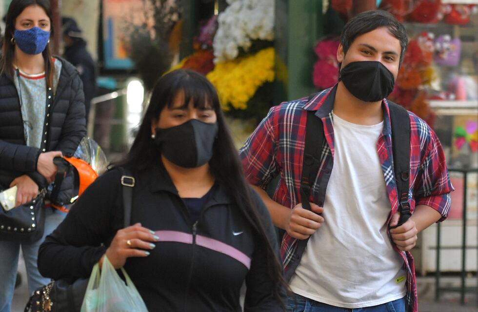 Oficialmente el uso de barbijo es opcional a partir de este martes
