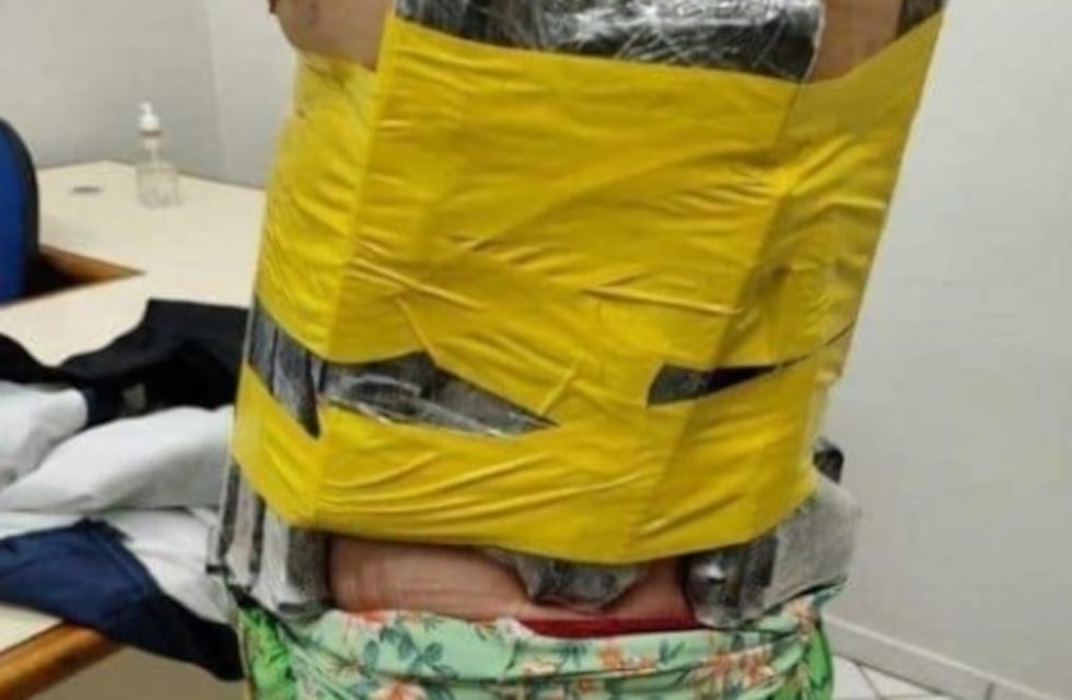Foz de Iguazú: viajaba con armas adosadas a su cuerpo y fue detenida