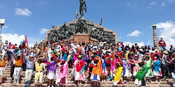 Músicos, bailarines, autoridades, descendientes y vecinos celebraron el Día del Carnavalito en homenaje a Edmundo Zaldívar, autor de la "joya" musical de Humahuaca.
