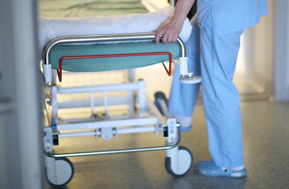 Hospitales y sanatorios atenderán con normalidad este viernes