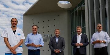 Martín Racca, Luis Castellano, Marcelo Lewandowski, Roberto Mirabella y Alcides Calvo, en el campus de la UNRaf