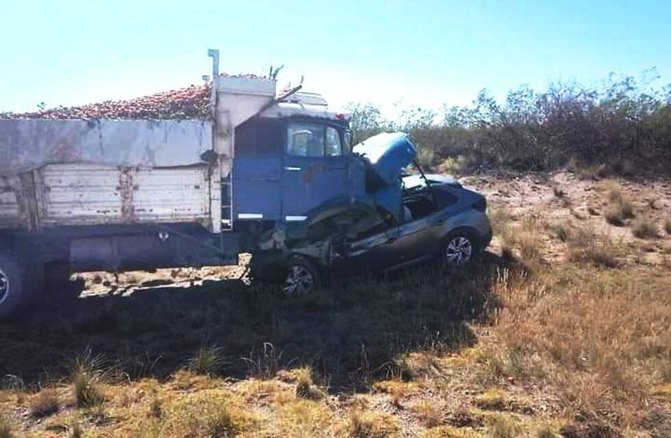 Murió una pareja en un choque frontal en la ruta 143
