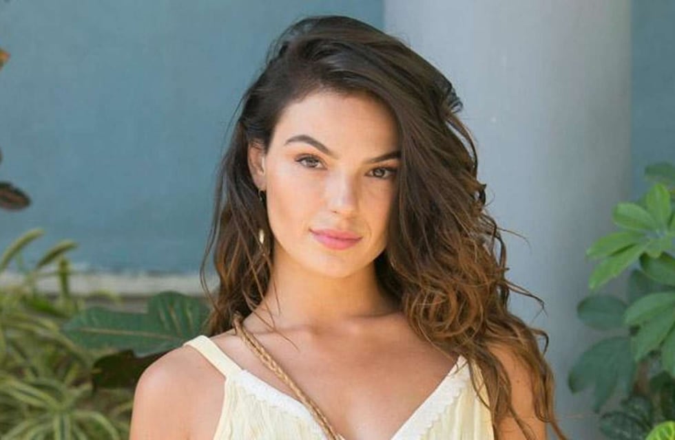 Isis Valverde, “Suelen” de Avenida Brasil, cautivó en las redes con una microbikini roja