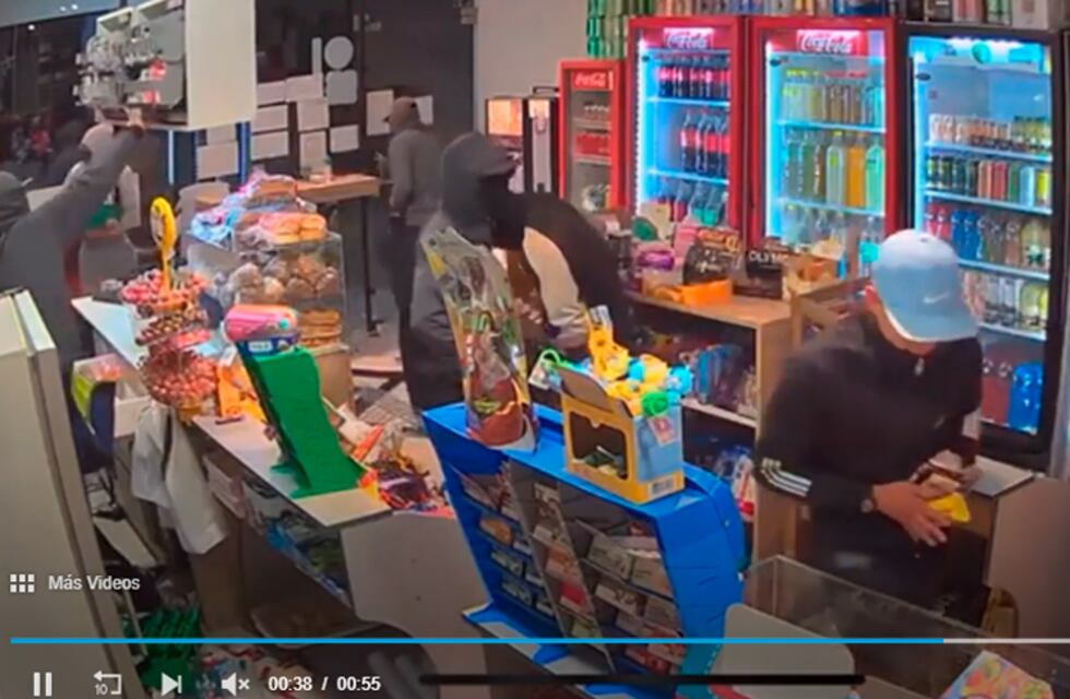 Menores encapuchados saquearon un kiosco en Carlos Paz