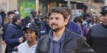 Juan Grabois en la marcha piquetera del Puente Pueyrredón. Foto: Clarín.