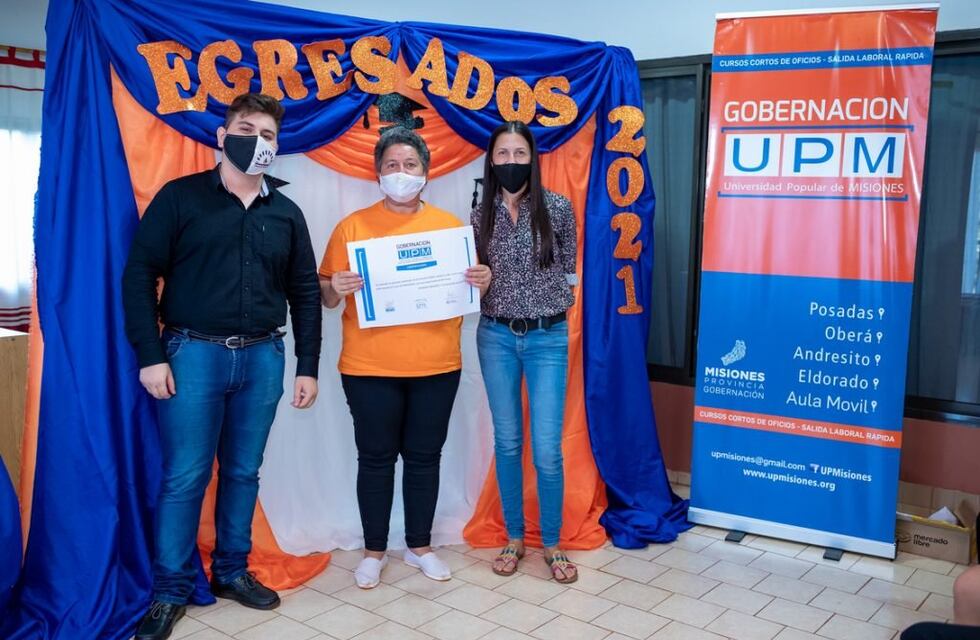La UPM entregó certificados a egresados 2021 de Comandante Andresito