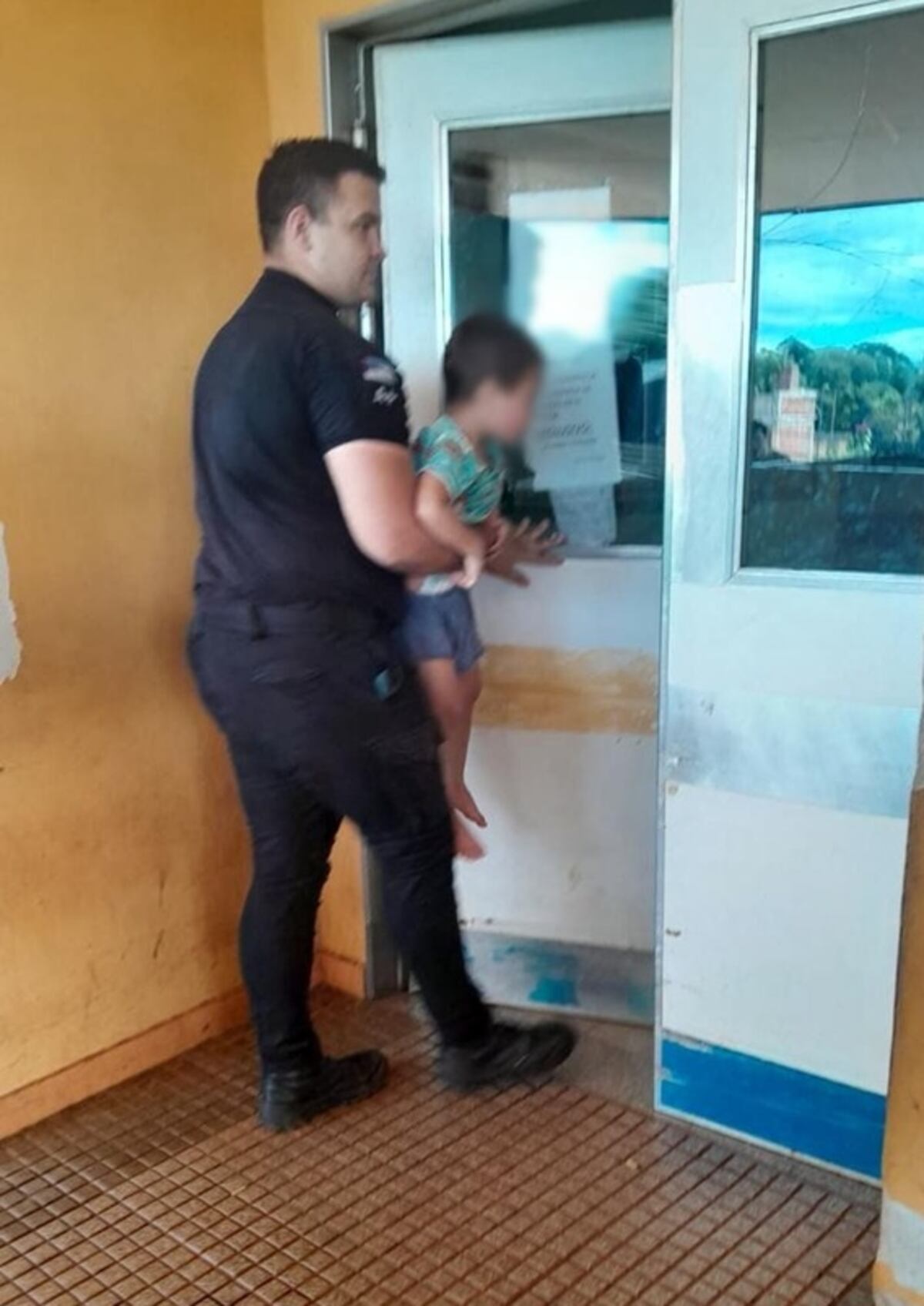 Rápida acción policial salvó la vida de un niño de tres años en Oberá