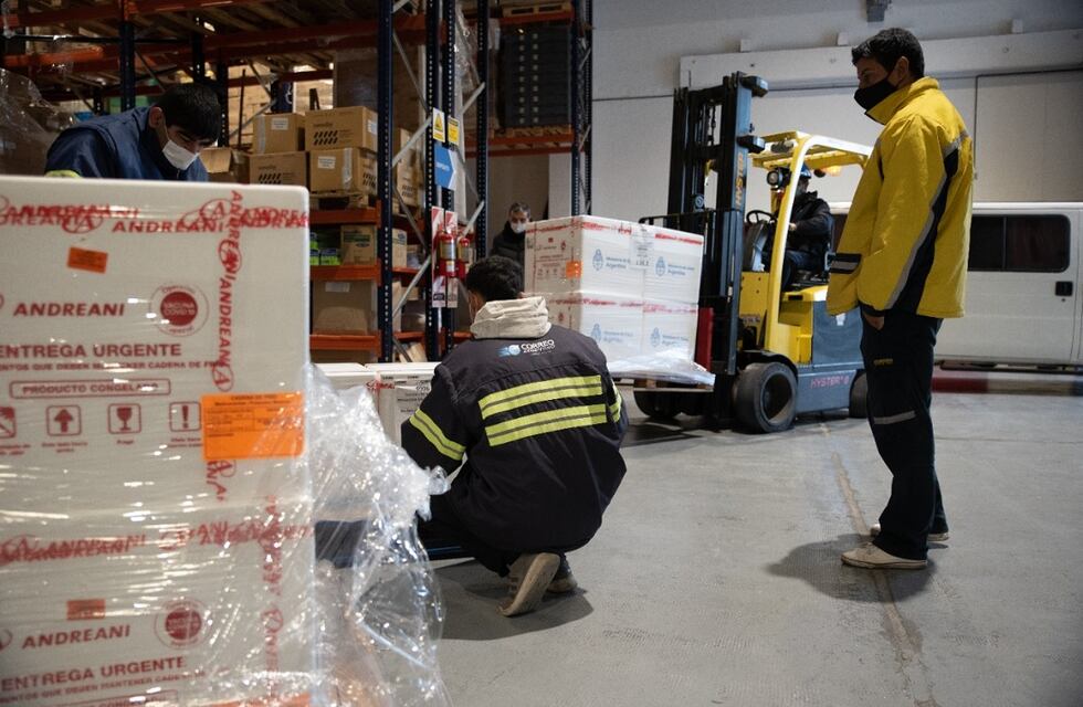 San Luis recibió más dosis de AstraZeneca y convoca voluntarios para pruebas de combinación de vacunas