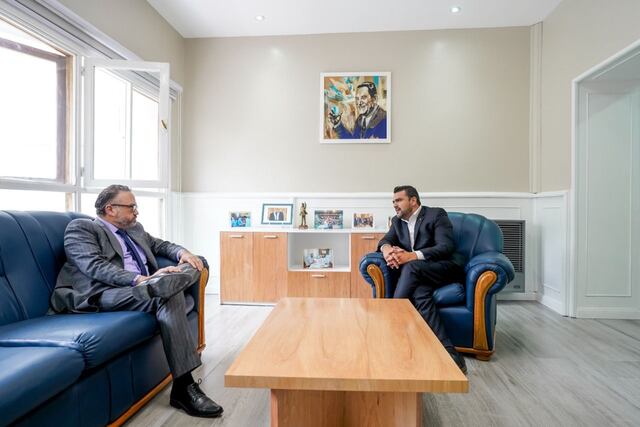 El Ministro de Desarrollo Productivo de la Nación, Matías Kulfas fue recibido por el intendente Walter Vuoto en la sede de Intendencia de la Municipalidad de Ushuaia.