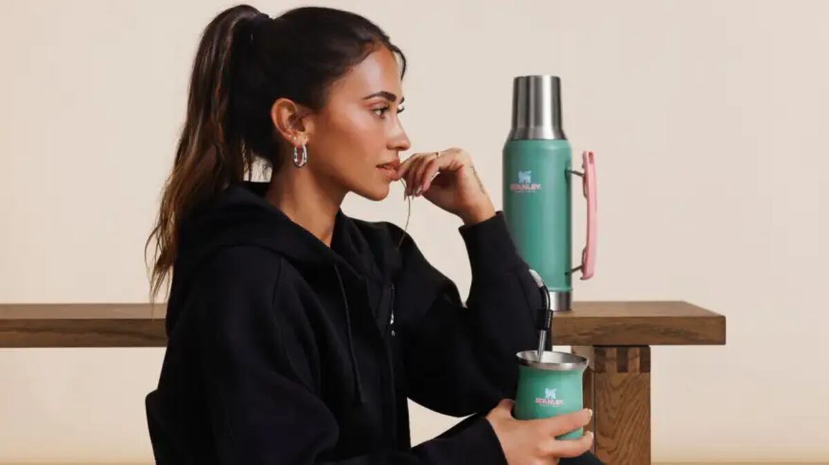 El imperio de Antonela Roccuzzo no tiene techo: se unió nuevamente a Stanley y estos son los precios de su nueva colección