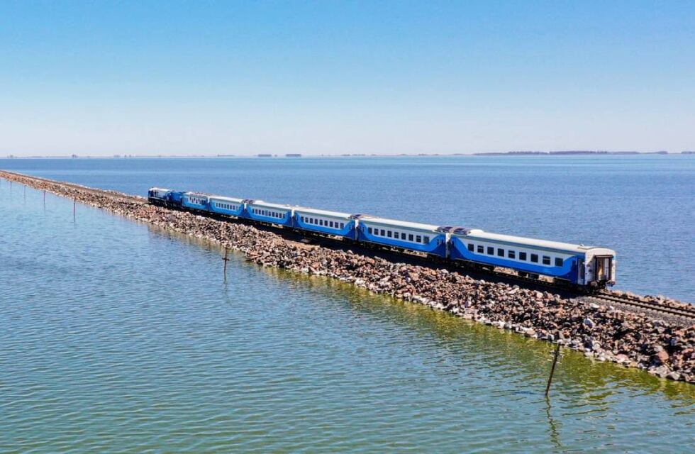 Tren de pasajeros volvió a cruzar La Picasa hacia Rufino después de 4 años