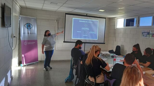 Capacitación al personal de la GUR