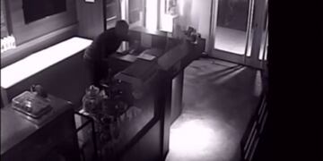 Los delincuentes ingresaron en la madrugada y se llevaron dinero y distintos artículos.