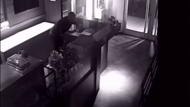 Los delincuentes ingresaron en la madrugada y se llevaron dinero y distintos artículos.