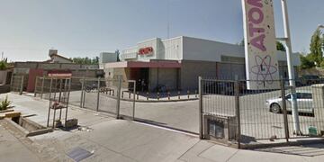 Esta es la sucursal de supermercados Átomo que fue robada esta tarde por una banda de más de 10 delincuentes armados. Gentileza El Sol