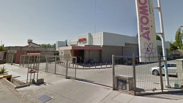 Esta es la sucursal de supermercados Átomo que fue robada esta tarde por una banda de más de 10 delincuentes armados. Gentileza El Sol