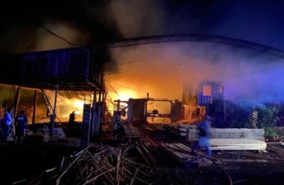 Incendio ocasionó daños materiales en un aserradero en San Pedro